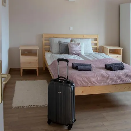 Amande House & * פוניארצוושהג'