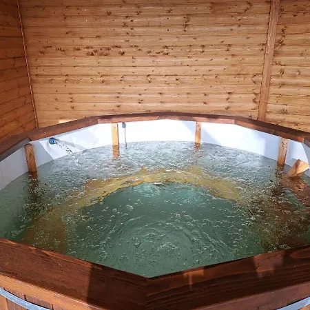 Amande House & בית נופש