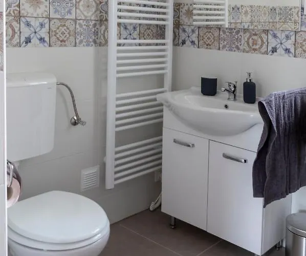 Amande House & Hébergement de vacances Vonyarcvashegy