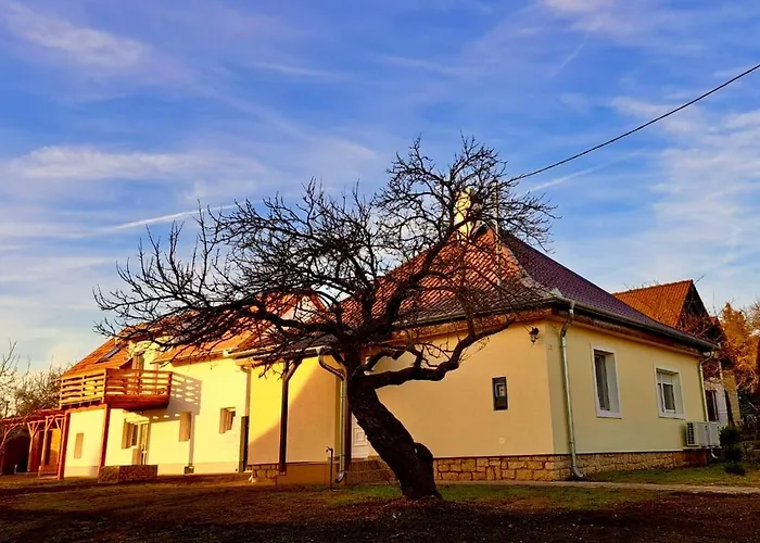 Amande House & Vonyarcvashegy